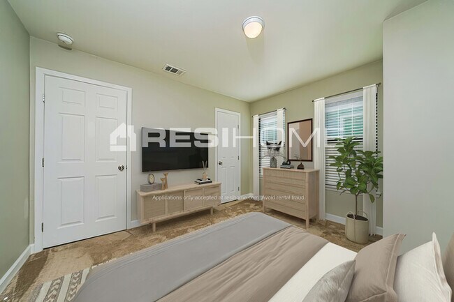 Building Photo - 9656 Valley Mills Ln