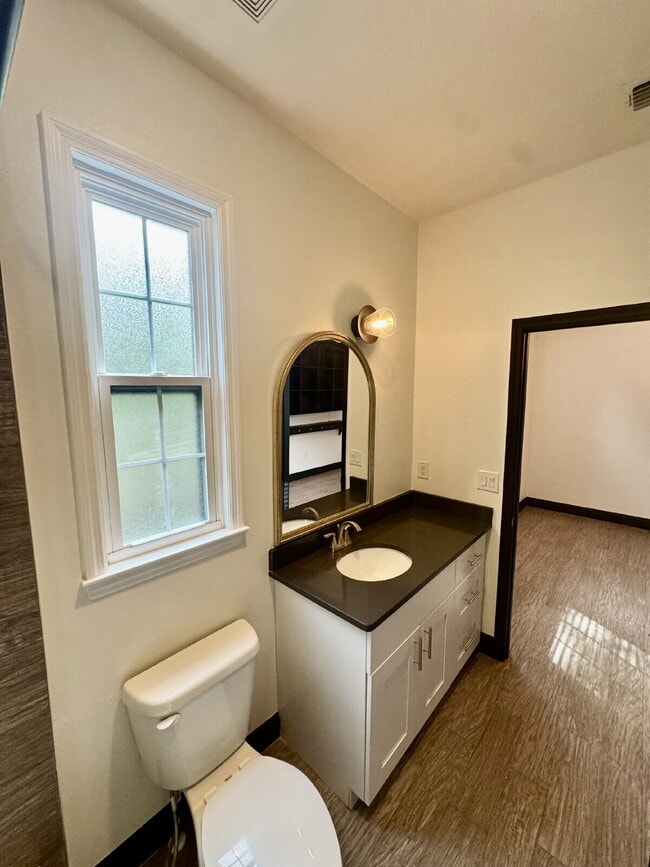 Building Photo - 331 N Trask St