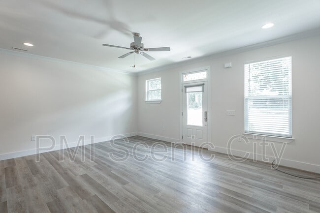 Building Photo - 1886 Young Rd SE