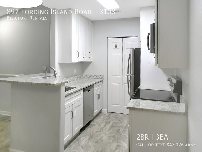 Building Photo - 897 Fording Island Rd