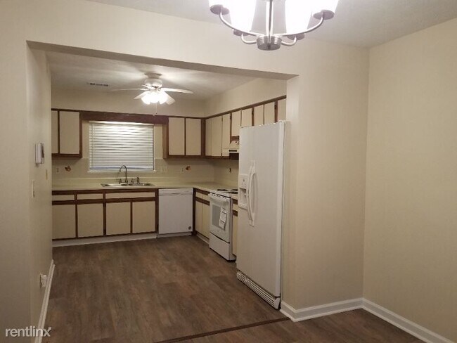 Building Photo - 5091 Village Green Way