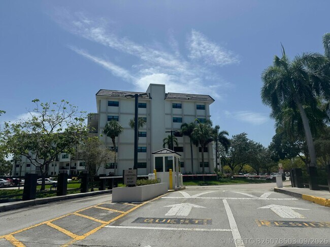 Building Photo - 1350 River Reach Dr