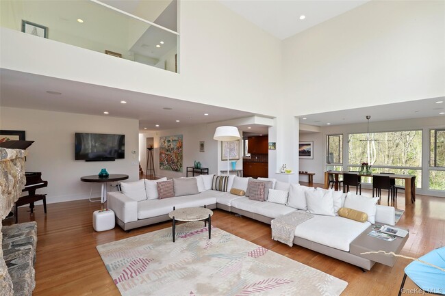 Building Photo - 17 Fox Run Rd