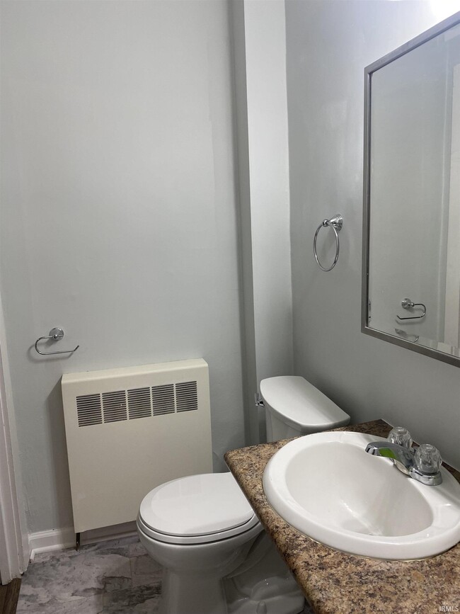 Building Photo - 1328 Sinclair St