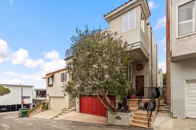 Building Photo - 121 Marine Pl