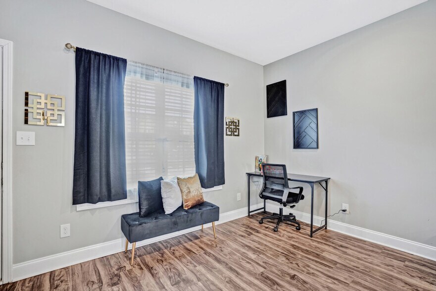 Building Photo - 541 New S Dr