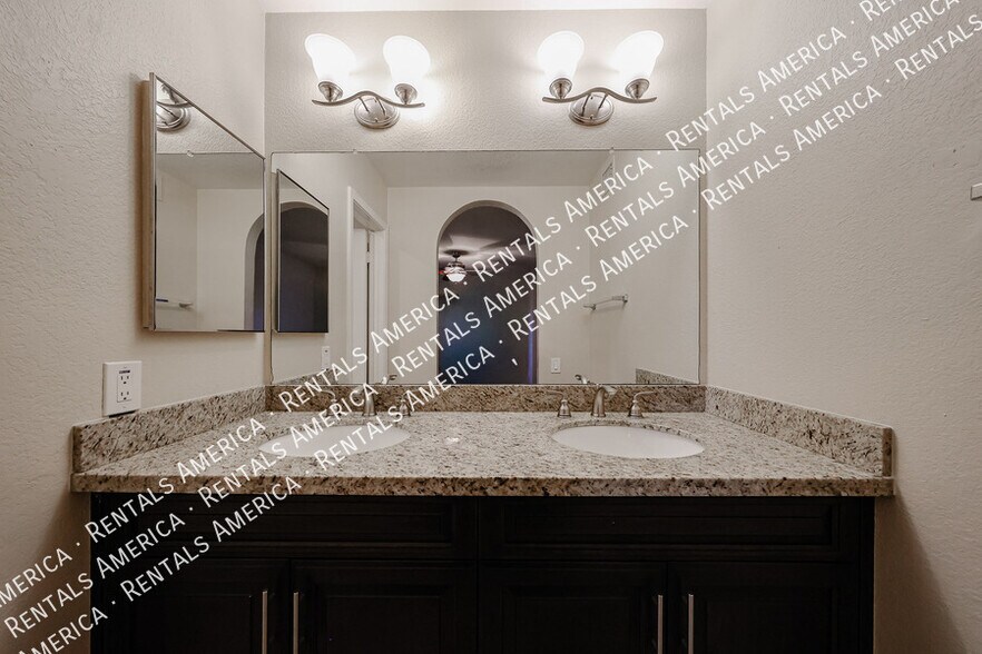 Building Photo - 4583 W Elgin St