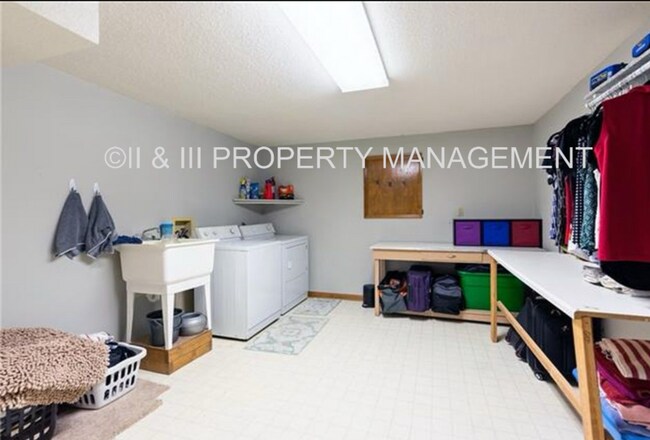 Building Photo - 7730 Darnell St