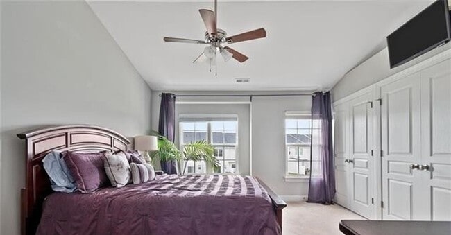 Building Photo - Spacious 3BR/2 BA Townhome Located in Caba...