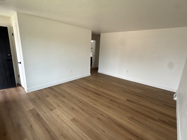Building Photo - 230 N 11th Ct