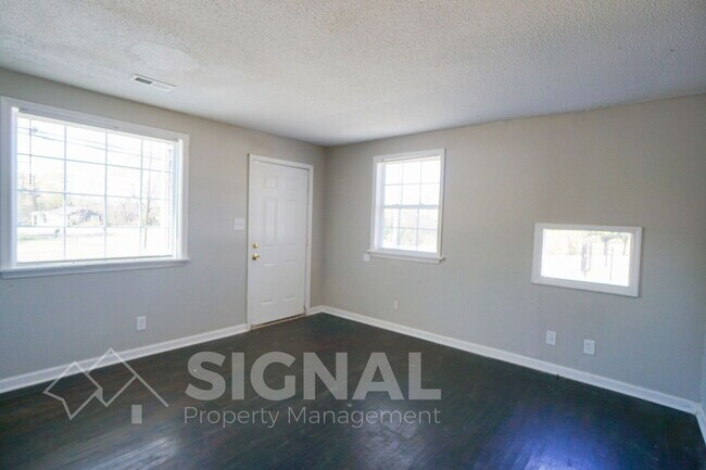 Building Photo - 581 Seminole Cir