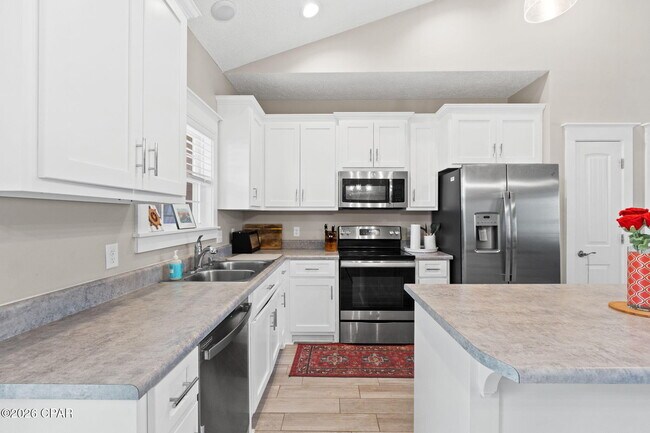 Building Photo - 5206 Robins Ct
