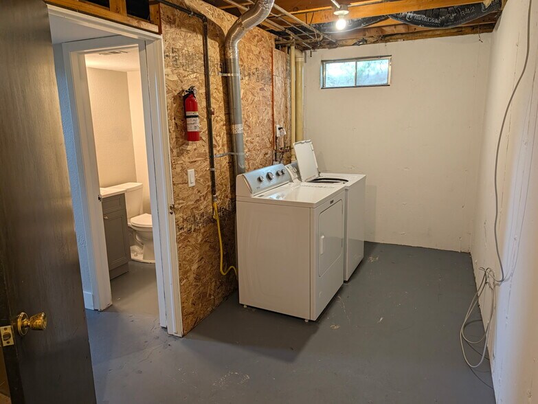 Building Photo - 2311 Mole Ave