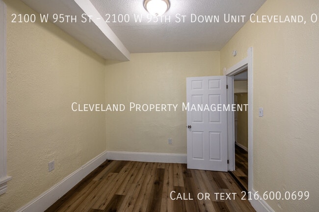 Building Photo - 2100 W 95th St