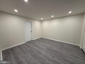 Building Photo - 205 N 9th St