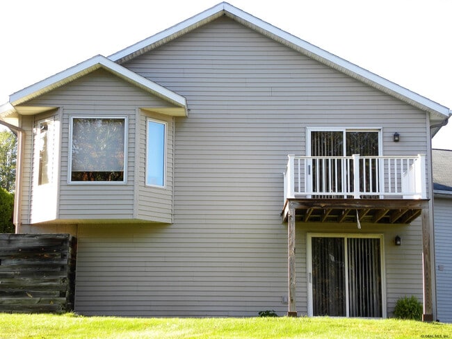 Building Photo - 7 Pineview Ct