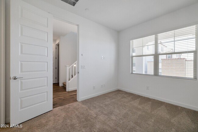 Building Photo - 4017 E Amoroso Dr