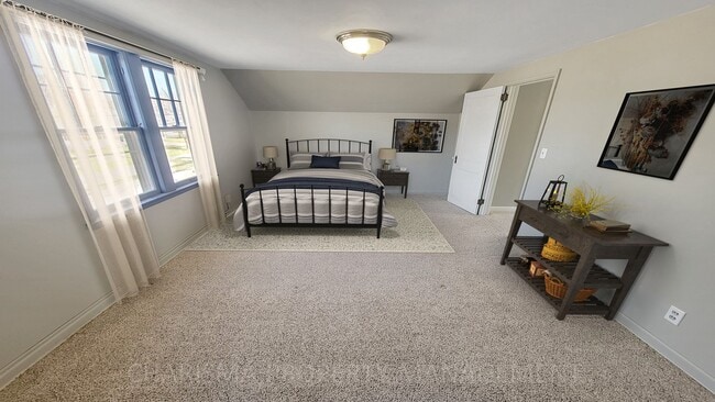 Building Photo - 700 S Hawthorne Ave