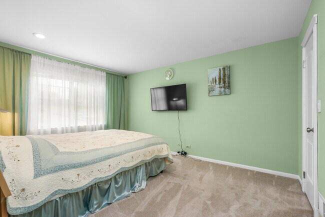 Building Photo - 334 Plumwood Ct