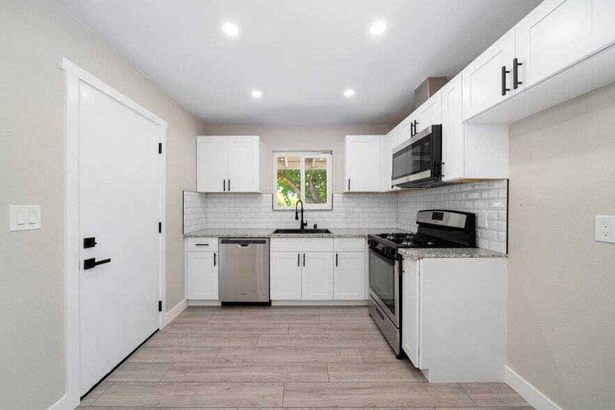 Building Photo - 3944 Apple Blossom Way