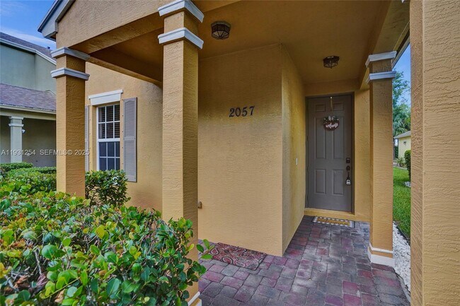 Building Photo - 2057 SE Avon Park Dr