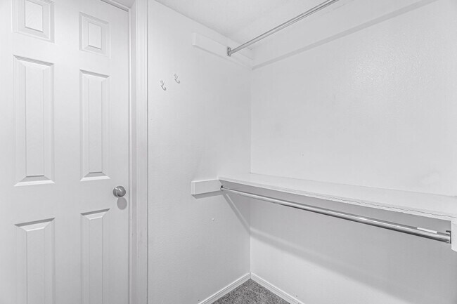 Building Photo - Newly Renovated Duplex! Rare!