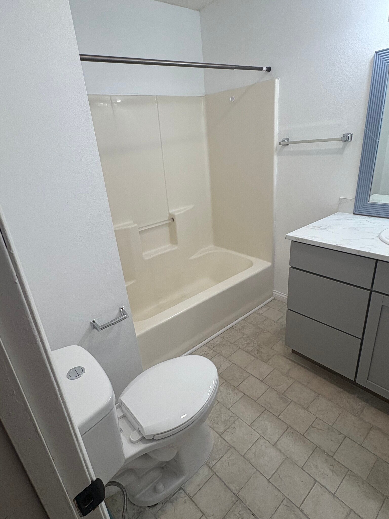 Master bathroom shower - 2920 Dawn Ct