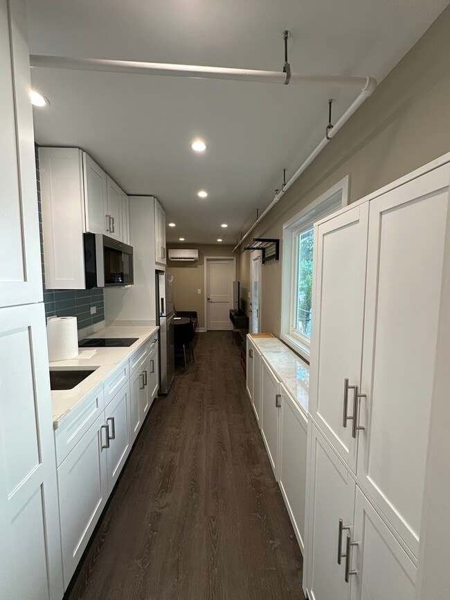 Building Photo - 1918 Noyes St