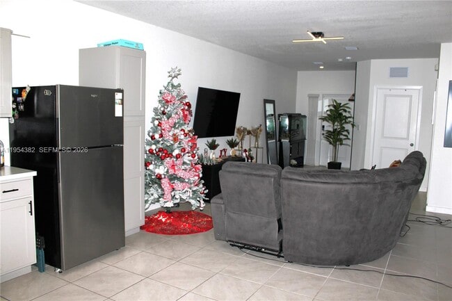 Building Photo - 470 NE 12th St