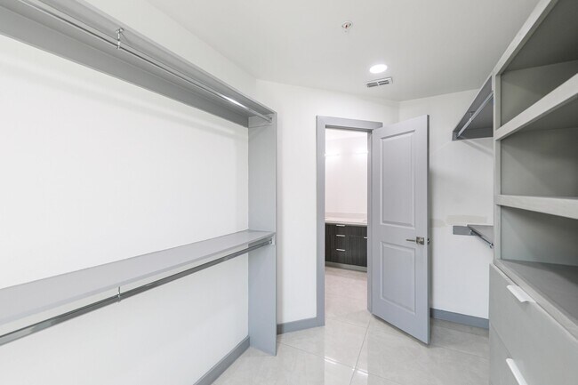 Building Photo - 1011 Emerald Valley Dr