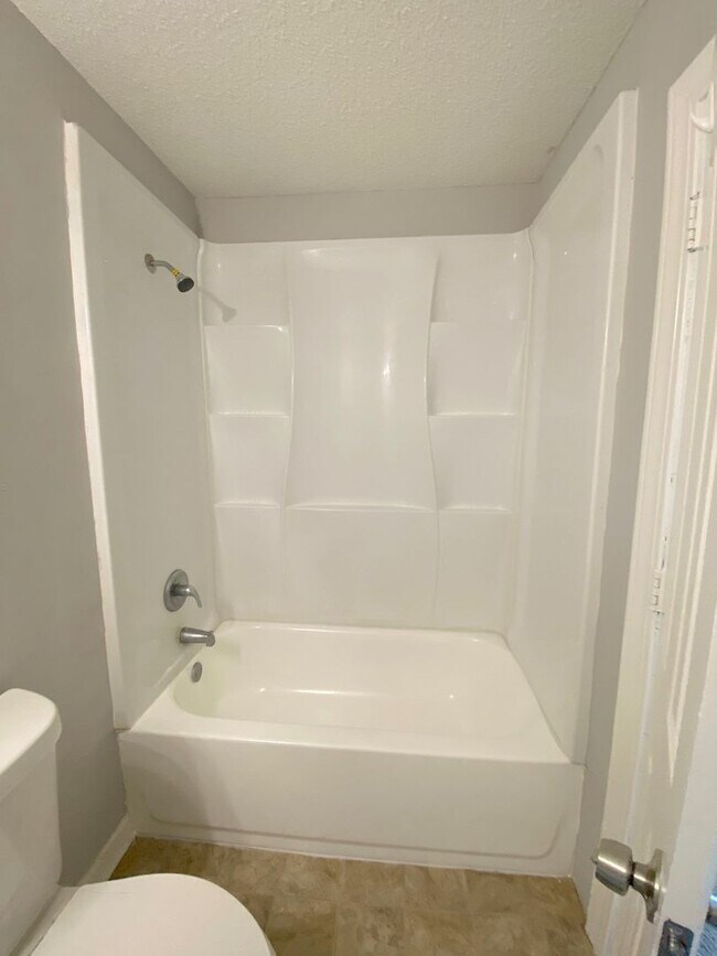 Building Photo - 2794 Laura Cir E