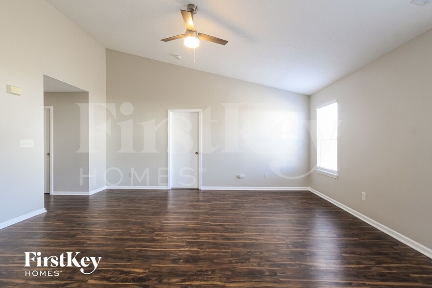 Building Photo - 9762 Trail Dr