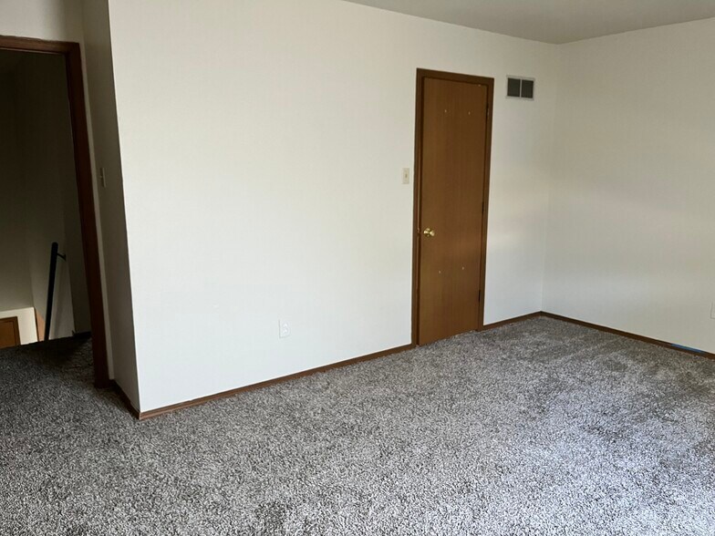 Building Photo - 1210 W Main St