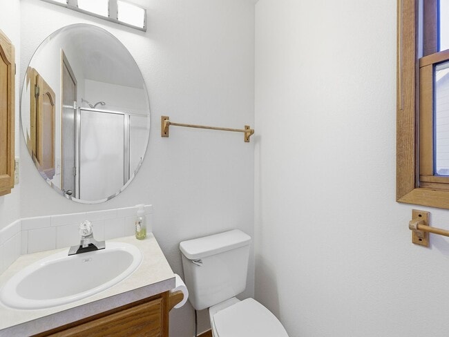 Building Photo - Beautiful Home with New Carpets, Fenced Yard, A/C, and Finished Basement!