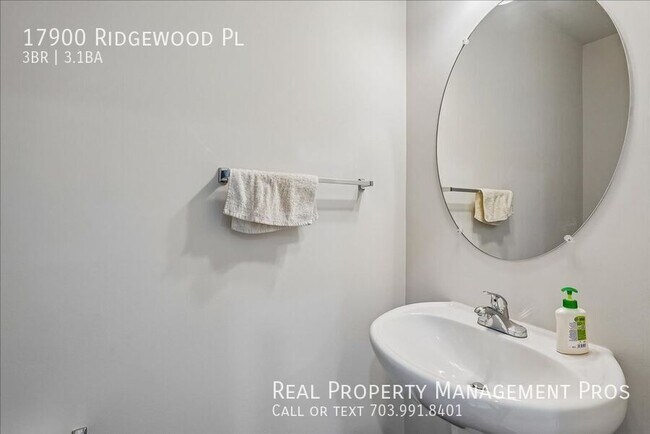 Building Photo - 17900 Ridgewood Pl