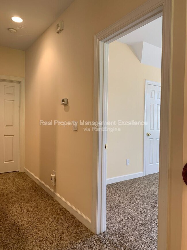 Building Photo - 411 Hogan Woods Cir