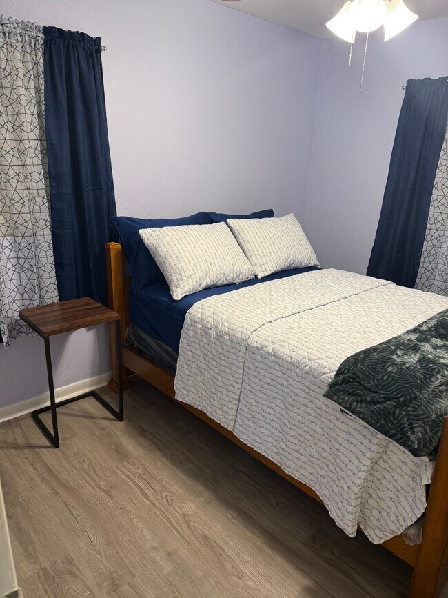 Building Photo - 104 E Pearl St