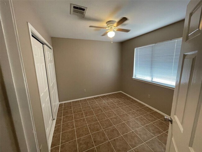 Building Photo - 830 Mica Ln