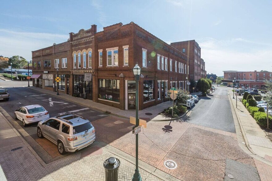 Building Photo - 117 Spring St