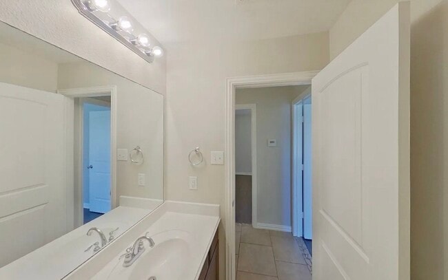 Building Photo - Stylish 3-Bedroom Residence Perfect for Family Living