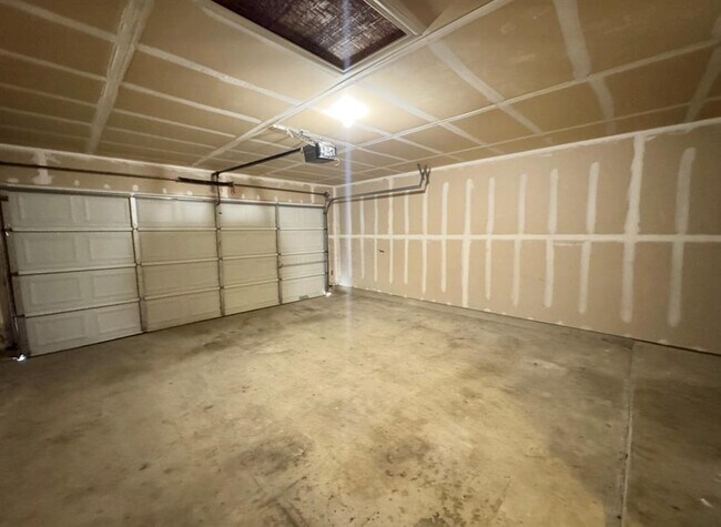 Building Photo - 12809 Wood Lily Tr