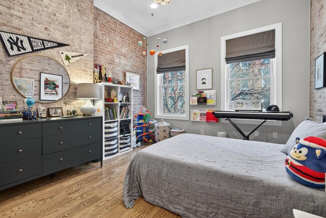 Building Photo - 926 Park Ave