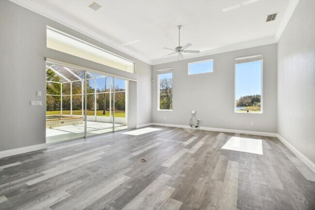 Building Photo - 6644 Country Club Rd