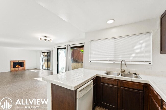 Building Photo - 255 Avenida Montalvo