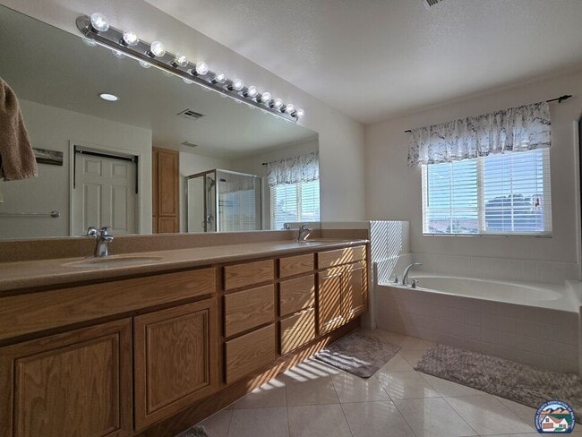 Building Photo - 1874 Farmer Dr