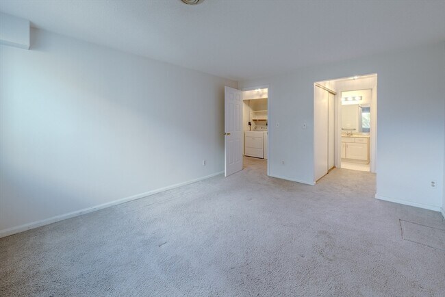 Building Photo - 255 North Rd