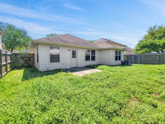 Building Photo - 5439 Aloe Ave