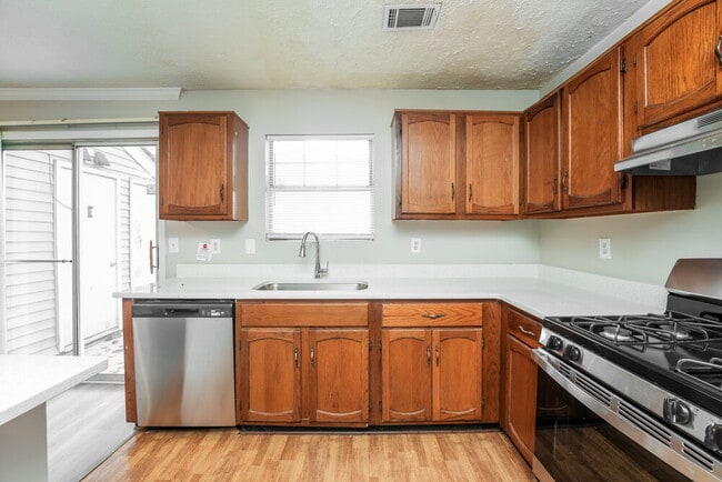 Building Photo - 1418 Stonegate Point