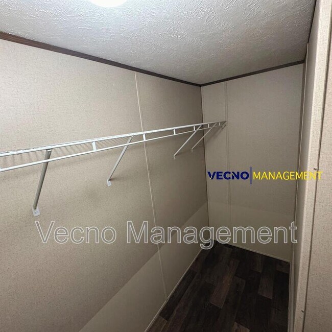 Building Photo - 842 Corinne Dr