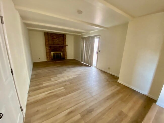 Building Photo - Dublin, Cedar Lane, 3BD/2BA, one-story in Echo Park
